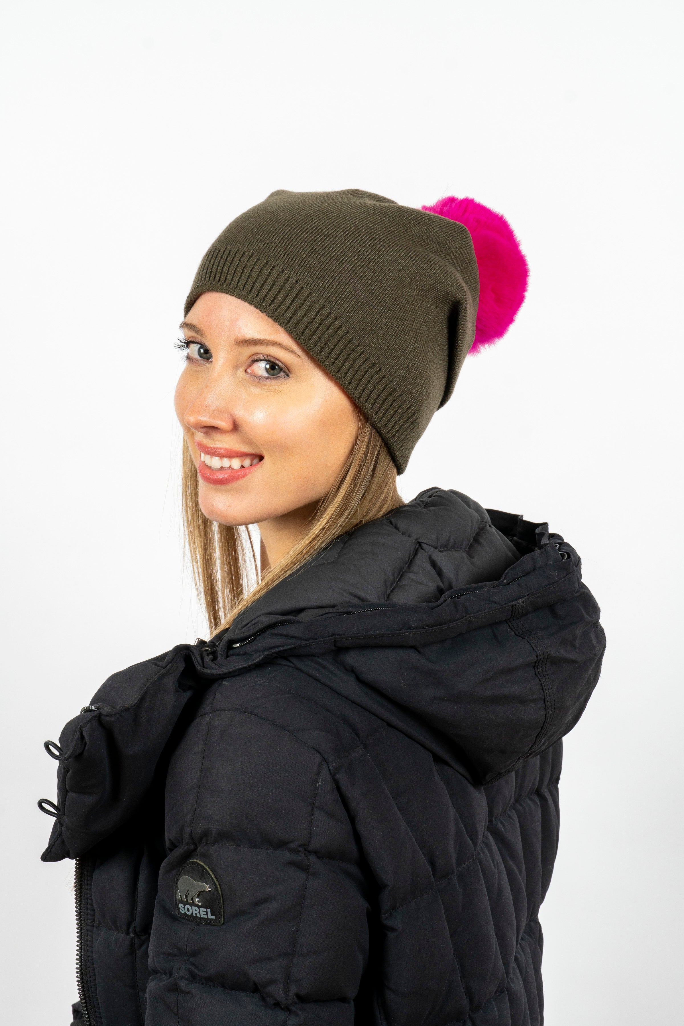 brooklyn beanie army/hot pink faux fur pom