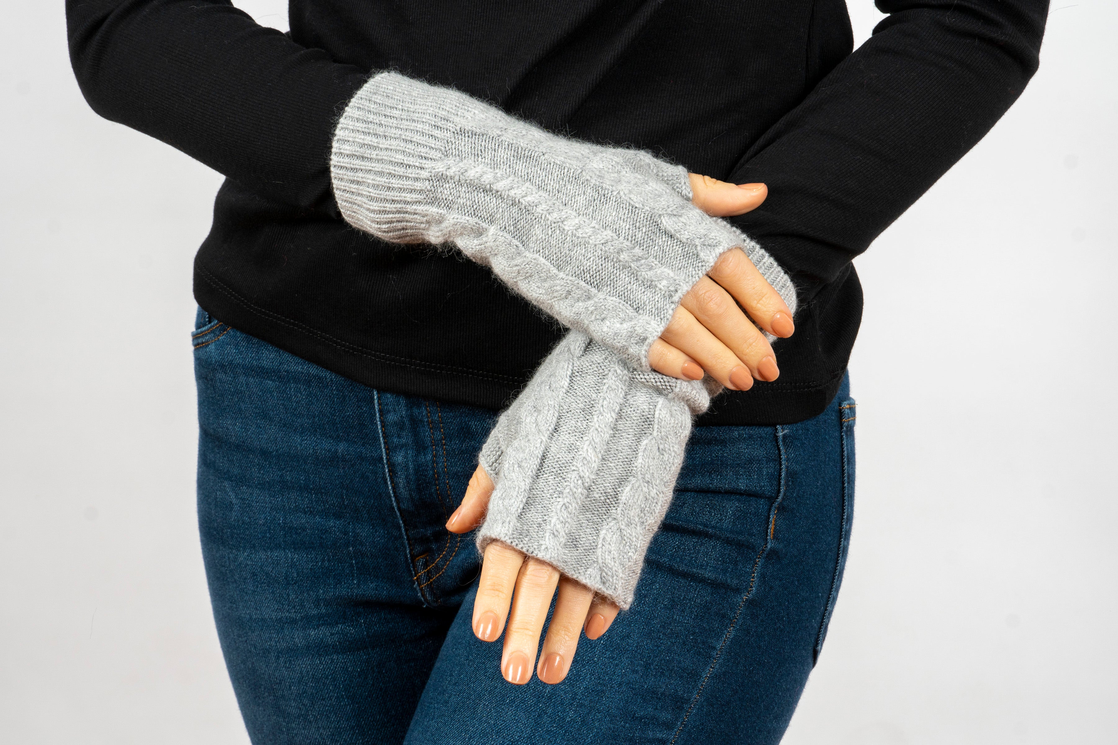 cabin cable fingerless glove gray
